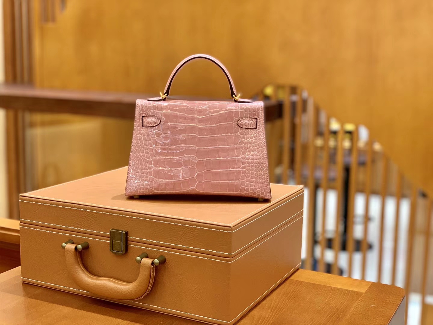 Hermès（爱马仕）Mini Kelly 迷你凯莉 樱花粉 亮面鳄鱼 一级 顶端级别 美洲 臻品级别 金扣 19cm