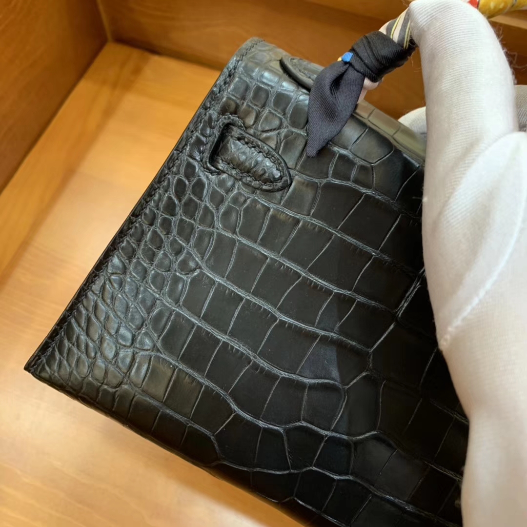 Hermès（爱马仕）mini Kelly 迷你凯莉 经典黑 一级美洲雾面鳄鱼皮 金扣 19cm