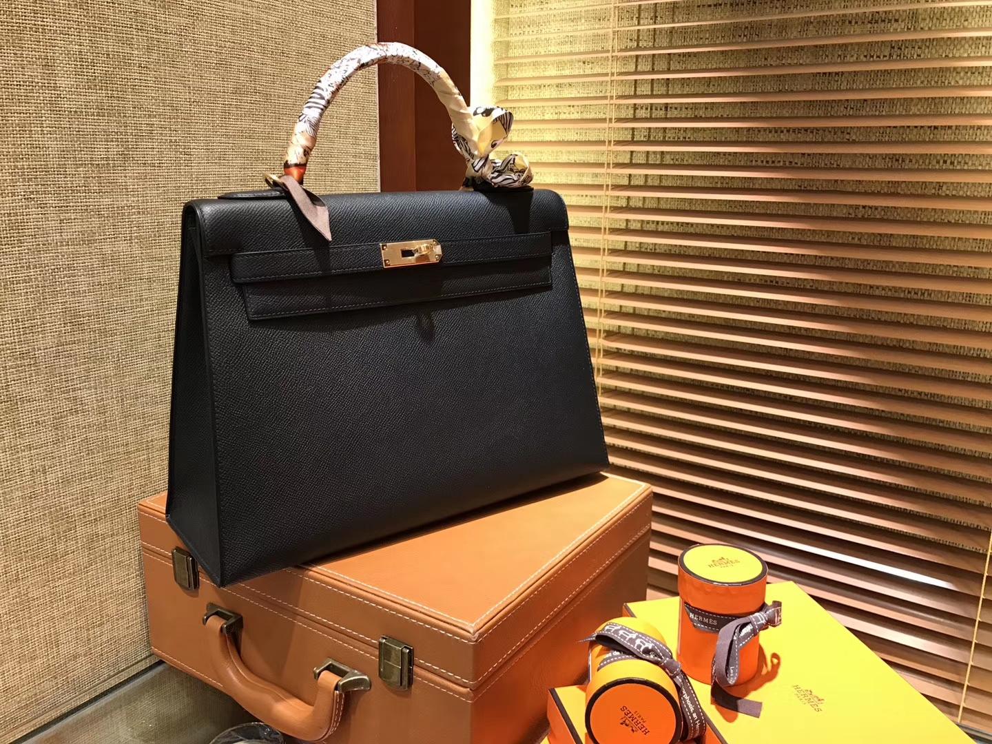 Hermès（爱马仕）Kelly 凯莉包 黑色 德国进口 Epsom掌纹牛皮 手缝蜡线 金扣 32cm
