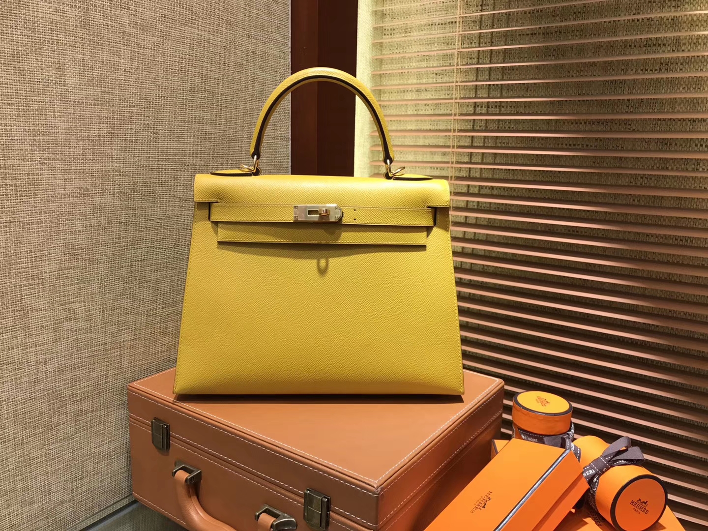 Hermès（爱马仕）Kelly 凯莉包 琥珀黄 德国进口 Epsom 掌纹牛皮 手缝蜡线 金扣 28cm