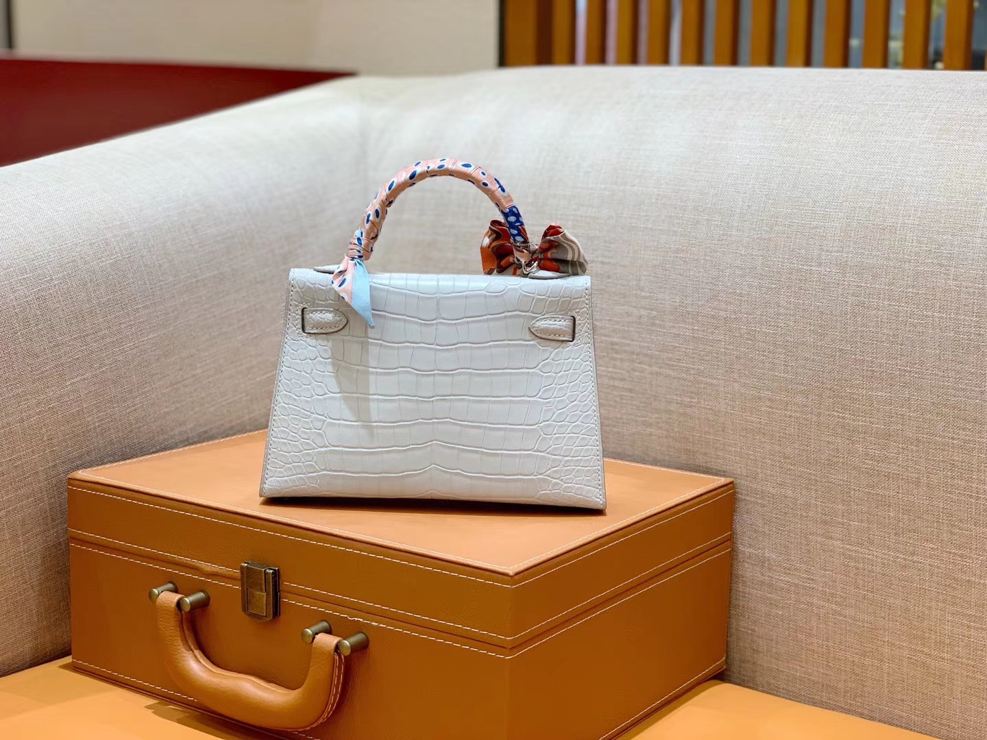 Hermès（爱马仕）Mini Kelly 迷你凯莉 奶昔白 一级美洲鳄鱼皮 全手工缝制 臻品级别 银扣 19cm 2代