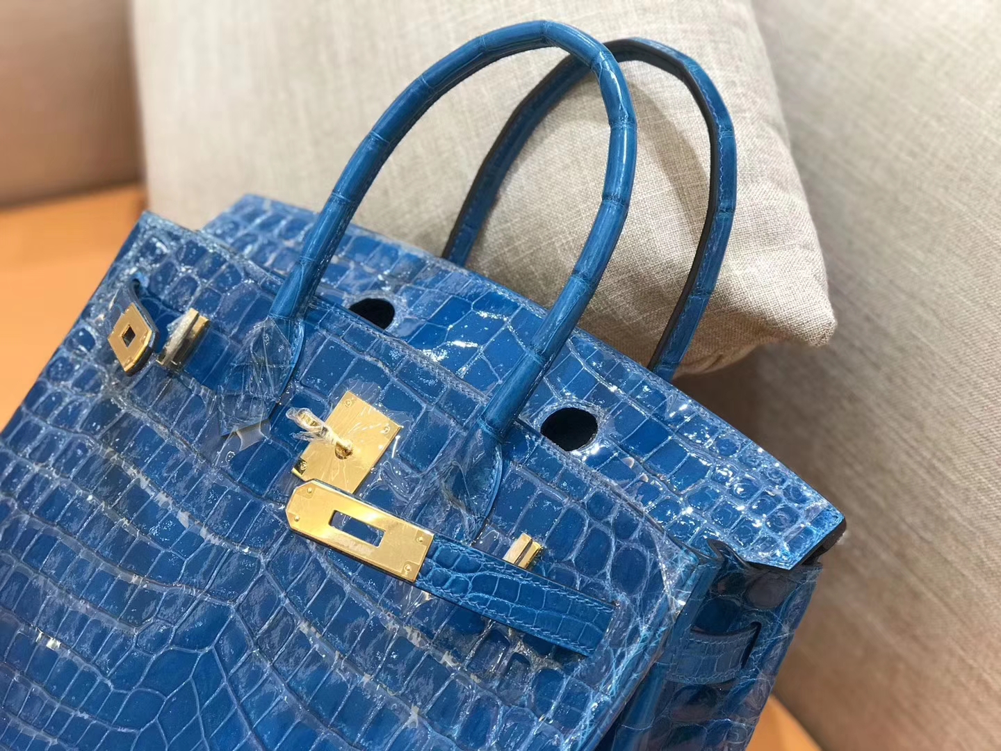 Hermès（爱马仕）新增现货 birkin 铂金包 电光蓝 一级鳄鱼皮 金扣 30cm