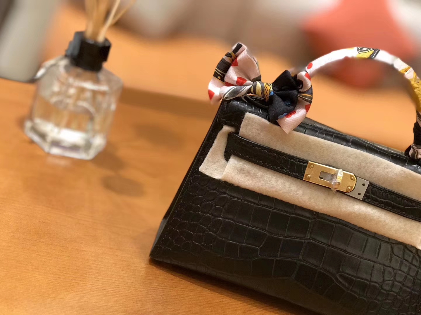 Hermès（爱马仕）mini Kelly 迷你凯莉 经典黑 一级美洲雾面鳄鱼皮 金扣 19cm
