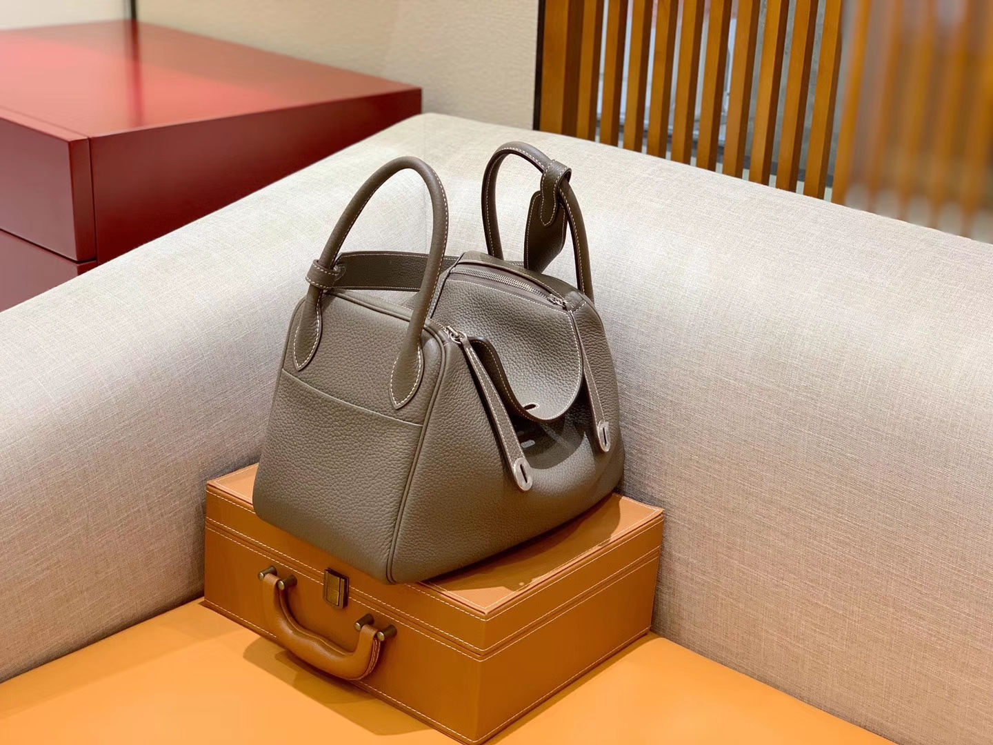 Hermès（爱马仕）Lindy 琳迪包 大象灰 Togo牛皮 进口 原料 蜡线手缝 银扣 30cm