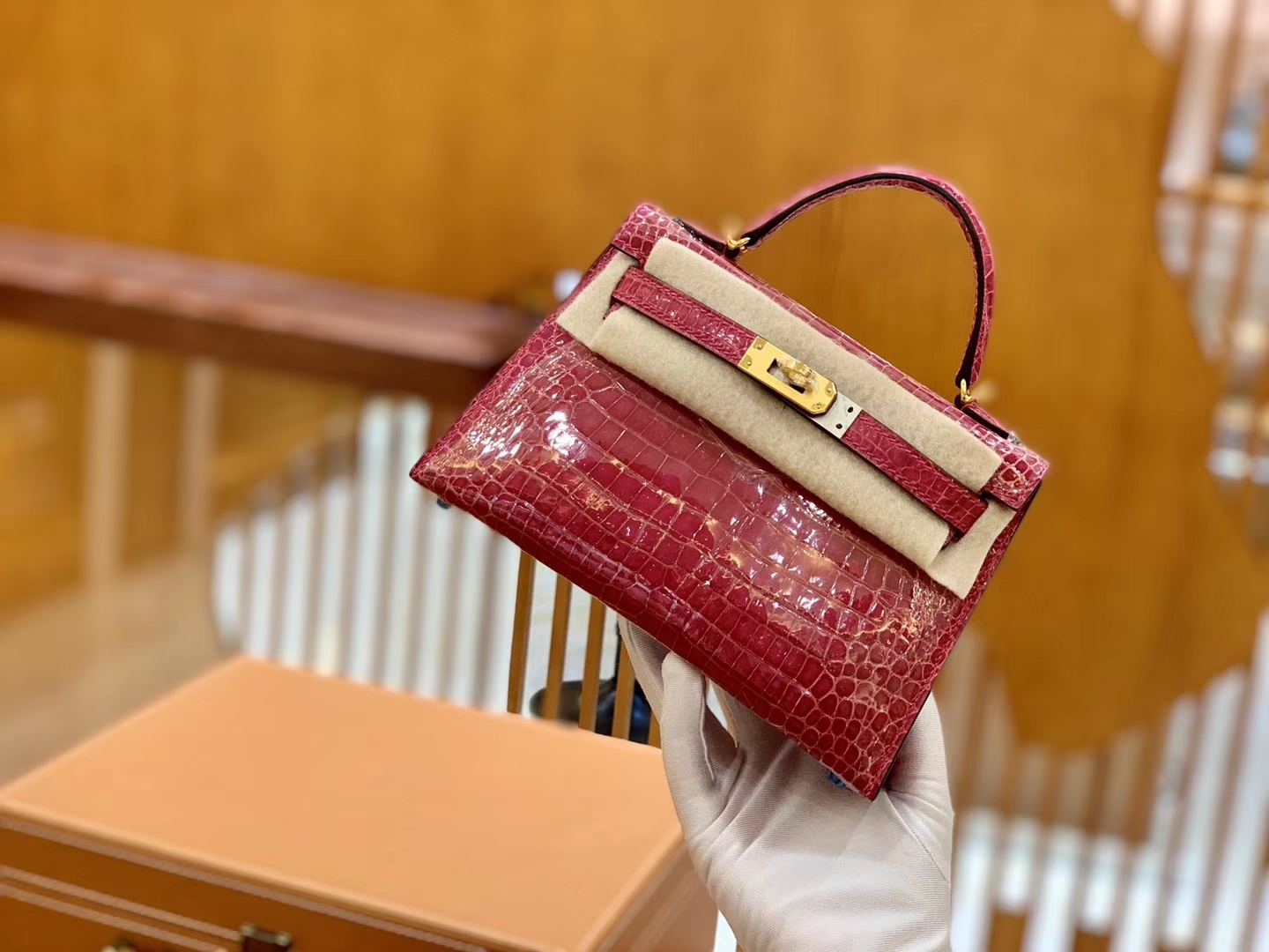 Hermès（爱马仕）Mini Kelly 迷你凯莉 桃红 一级美洲鳄鱼皮 臻品级别 金扣 19cm