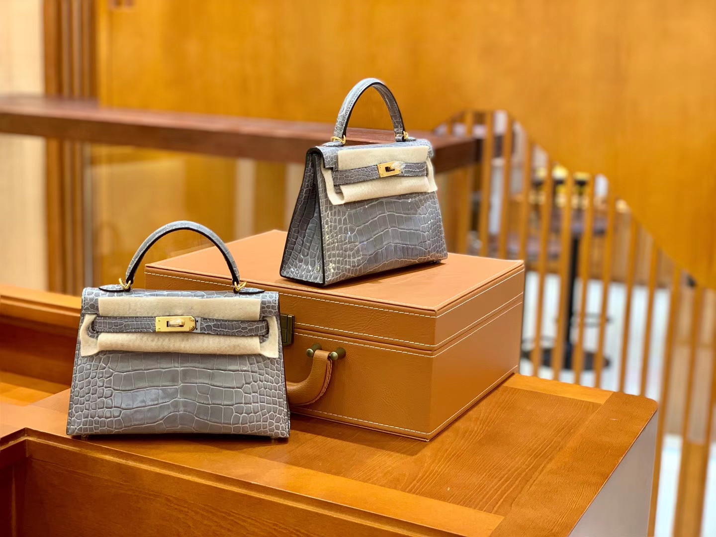 Hermès（爱马仕）Mini Kelly 迷你凯莉 巴黎灰 一级美洲鳄鱼皮 臻品级别 金扣 19cm