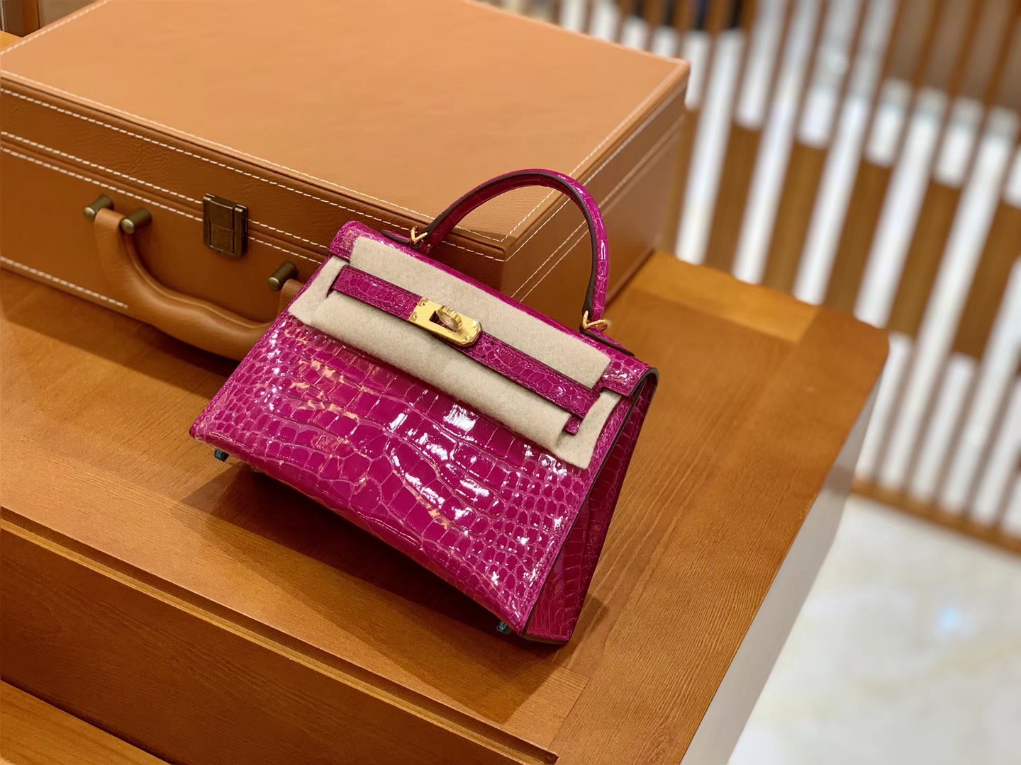 Hermès（爱马仕）Mini Kelly 迷你凯莉 天方夜谭紫 亮面鳄鱼 一级 顶端级别 美洲 臻品级别 金扣 19cm
