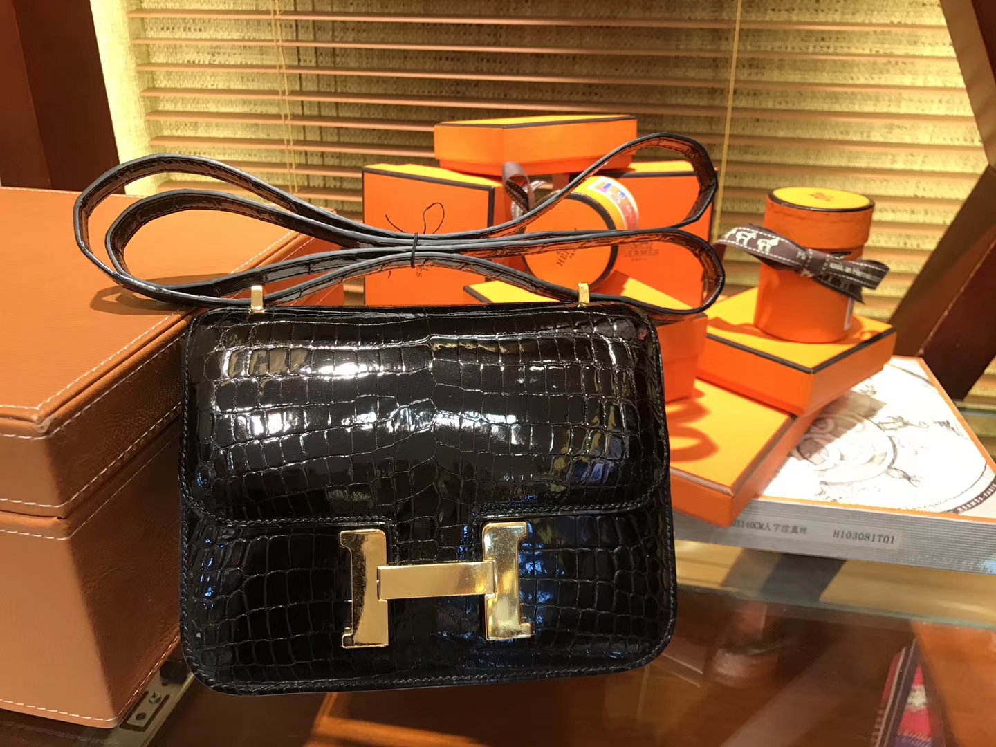 Hermès（爱马仕）Constance 空姐包 黑色 一级鳄鱼皮 尼罗鳄 原版蜜蜡线 金扣 18cm