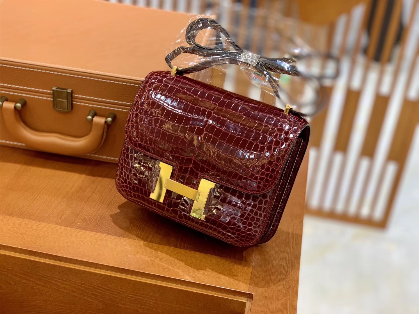 Hermès（爱马仕）Constance 空姐包 波尔多酒红 一级皮 湾鳄 倒V 顶端级别 臻品级别 金扣 18cm