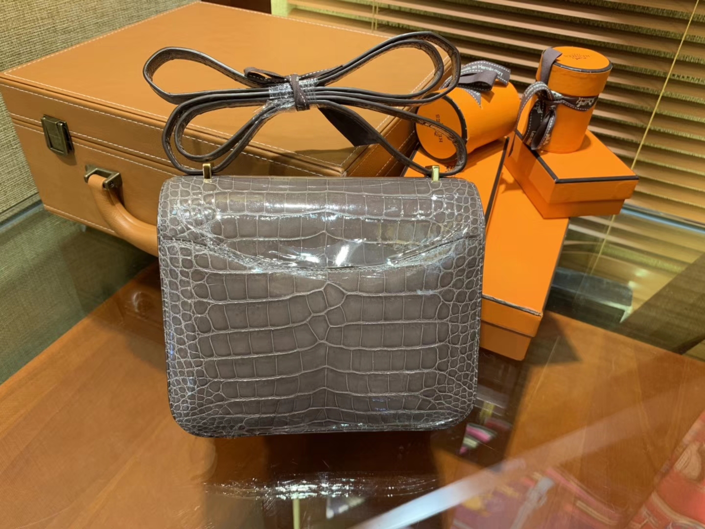 Hermès（爱马仕）Constance 空姐包 斑鸠灰 一级鳄鱼皮 尼罗鳄 原版蜜蜡线 金扣 18cm