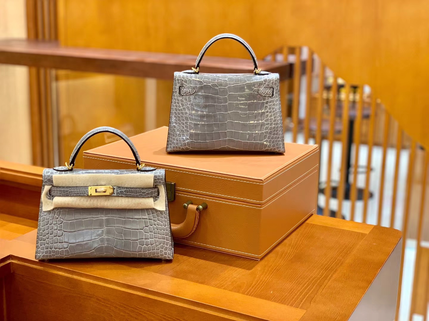 Hermès（爱马仕）Mini Kelly 迷你凯莉 巴黎灰 一级美洲鳄鱼皮 臻品级别 金扣 19cm