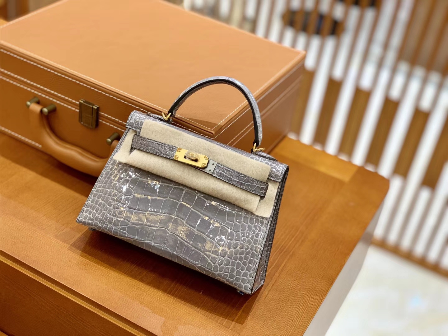 Hermès（爱马仕）Mini Kelly 迷你凯莉 巴黎灰 一级美洲鳄鱼皮 臻品级别 金扣 19cm