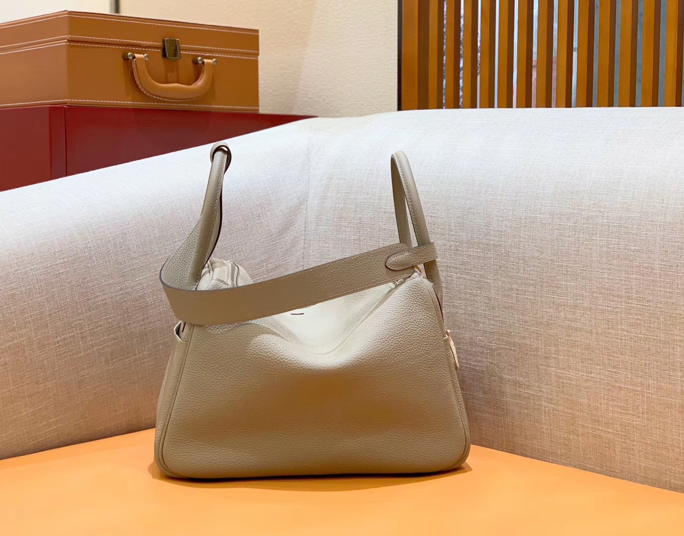 Hermès（爱马仕）Lindy 琳迪包 斑鸠灰 Togo进口牛皮 全手工缝制 银扣 30cm 现货