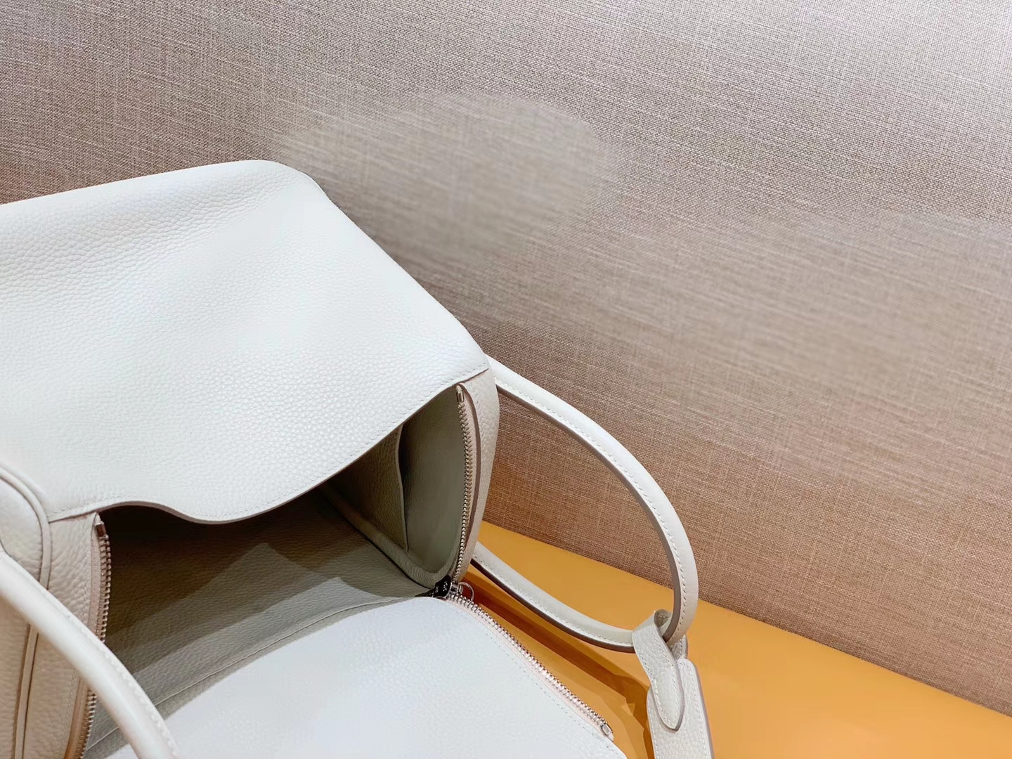 Hermès（爱马仕）Lindy 琳迪包 奶昔白 Togo进口牛皮 全手工缝制 银扣 30cm 现货
