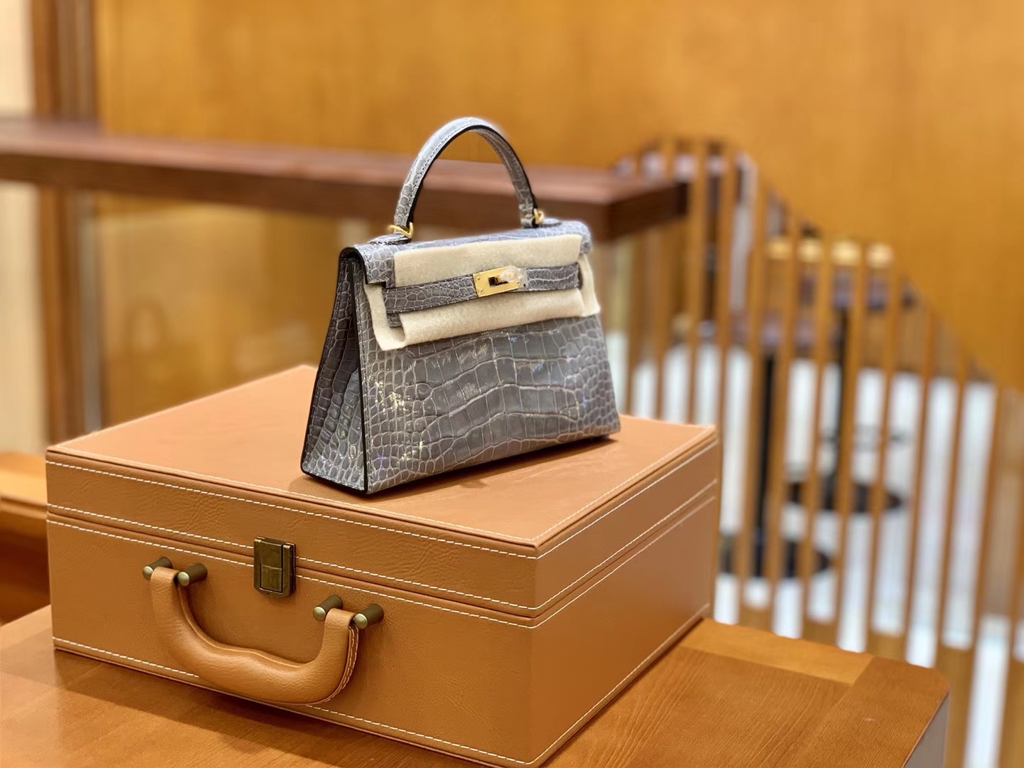 Hermès（爱马仕）Mini Kelly 迷你凯莉 巴黎灰 一级美洲鳄鱼皮 臻品级别 金扣 19cm