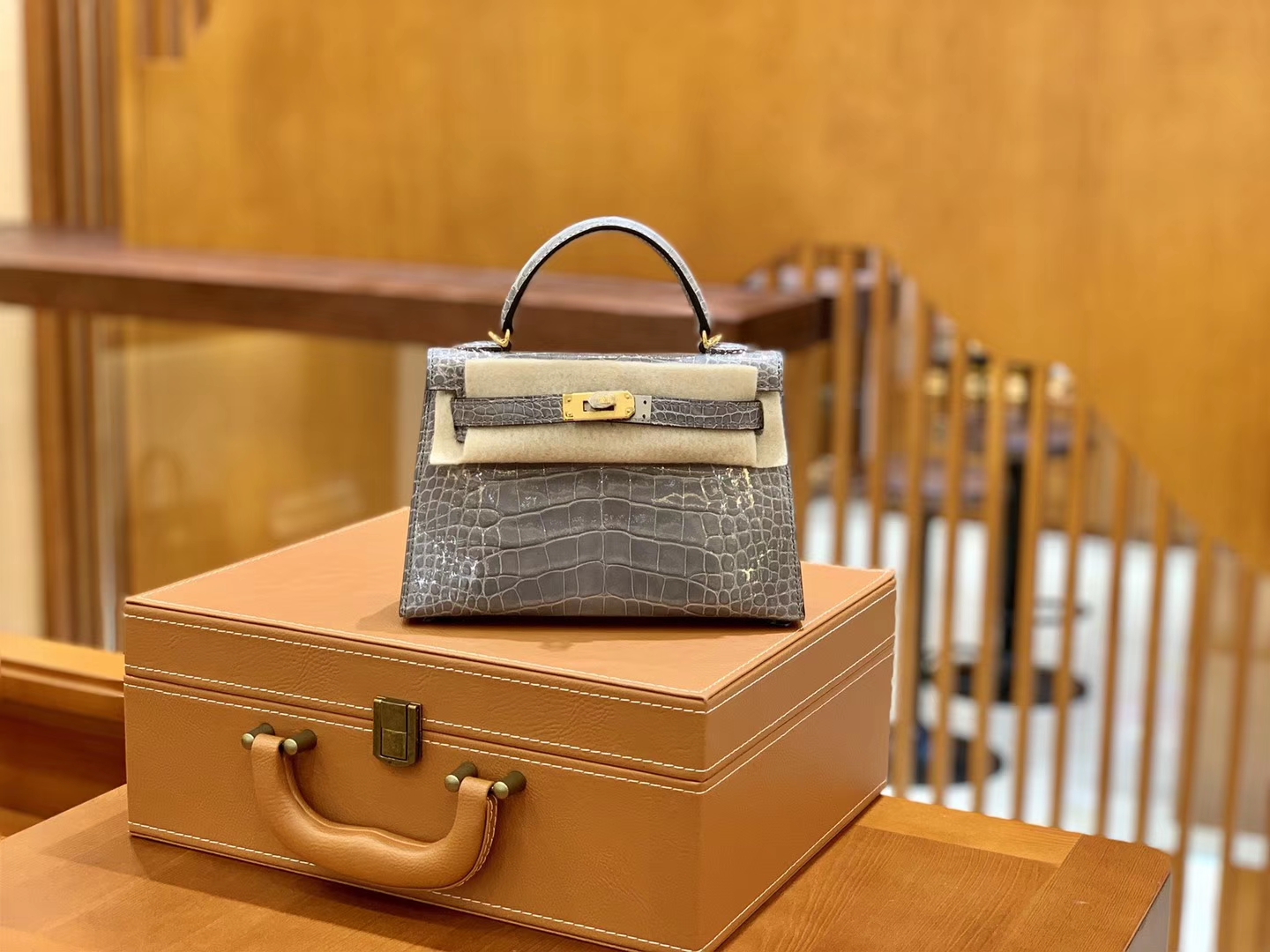 Hermès（爱马仕）Mini Kelly 迷你凯莉 巴黎灰 一级美洲鳄鱼皮 臻品级别 金扣 19cm