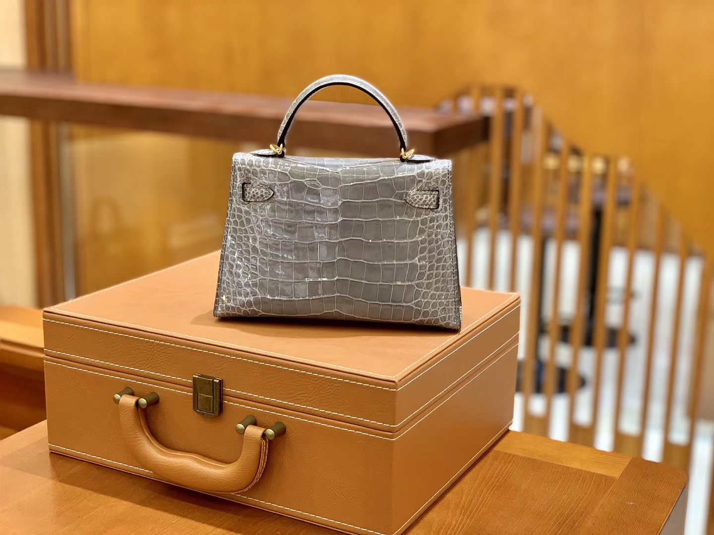 Hermès（爱马仕）Mini Kelly 迷你凯莉 巴黎灰 一级美洲鳄鱼皮 臻品级别 金扣 19cm