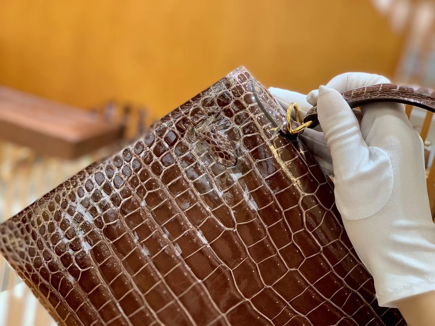 Hermès（爱马仕）Kelly 凯莉包 棕咖色 一级皮 倒V 湾鳄鱼皮 臻品级别 金扣 28cm