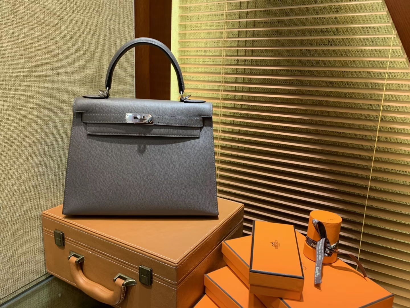 Hermès（爱马仕）Kelly 凯莉包 锡器灰 德国进口 Epsom 掌纹牛皮 全手缝蜡线 银扣 28cm