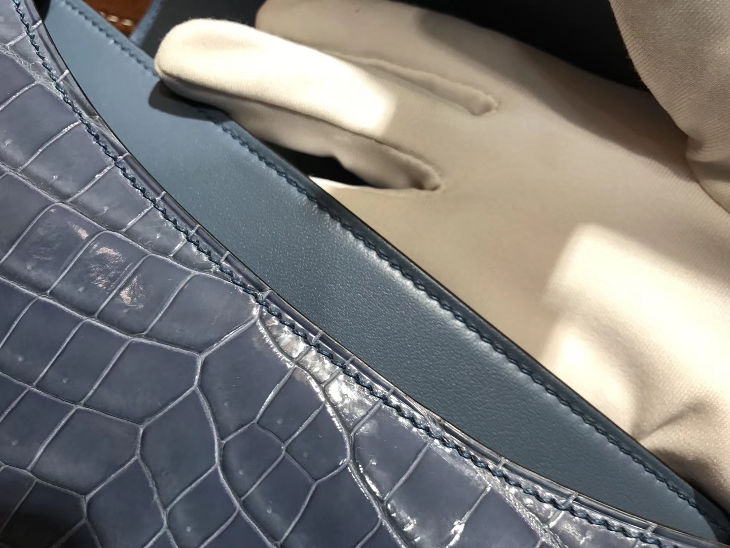 Hermès（爱马仕）Constance 空姐包 牛仔蓝 一级鳄鱼皮 尼罗鳄 原版蜜蜡线 银扣 23cm