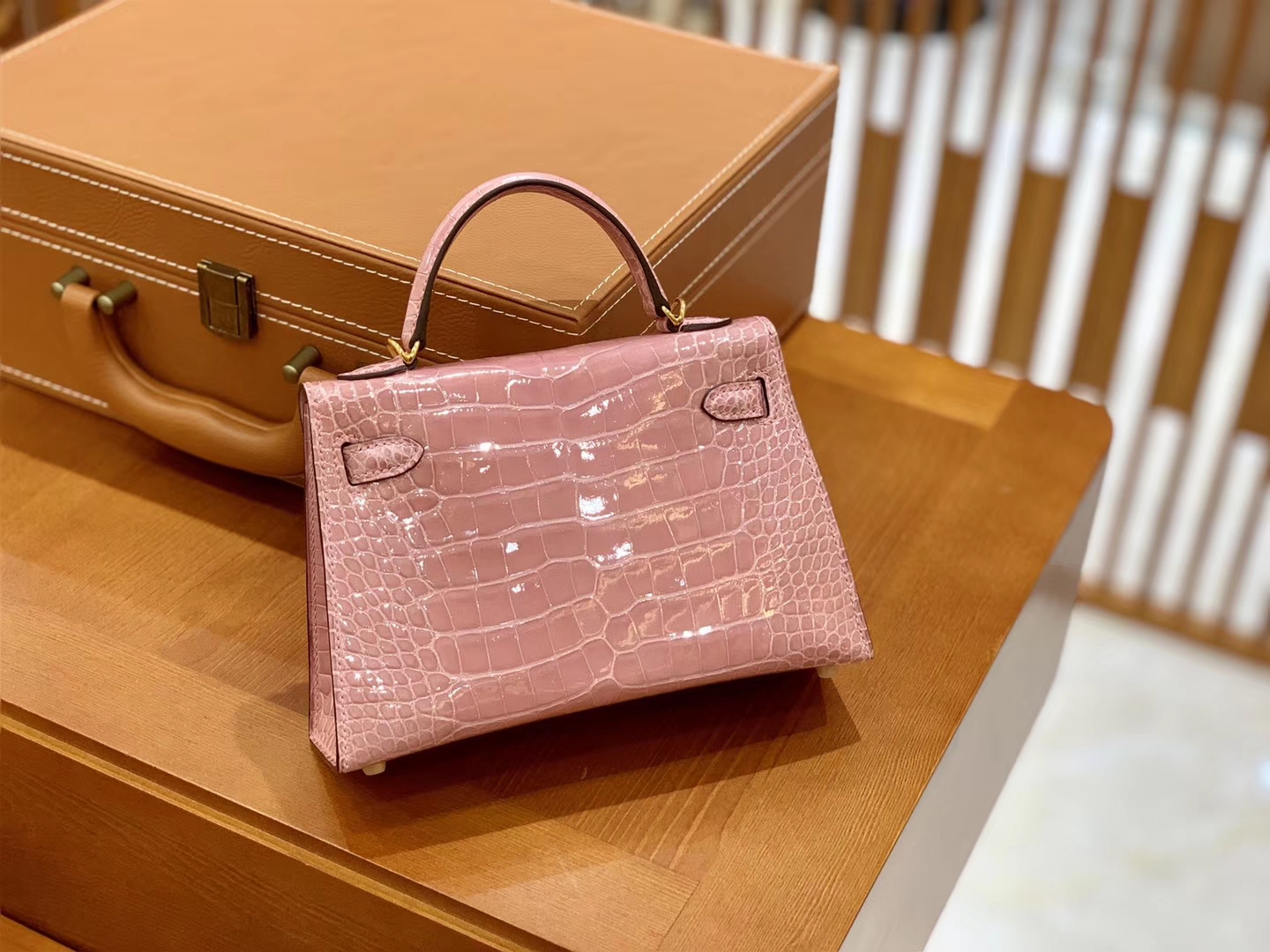 Hermès（爱马仕）Mini Kelly 迷你凯莉 樱花粉 亮面鳄鱼 一级 顶端级别 美洲 臻品级别 金扣 19cm