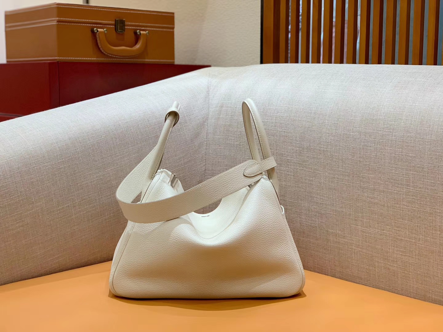 Hermès（爱马仕）Lindy 琳迪包 奶昔白 Togo进口牛皮 全手工缝制 银扣 30cm 现货