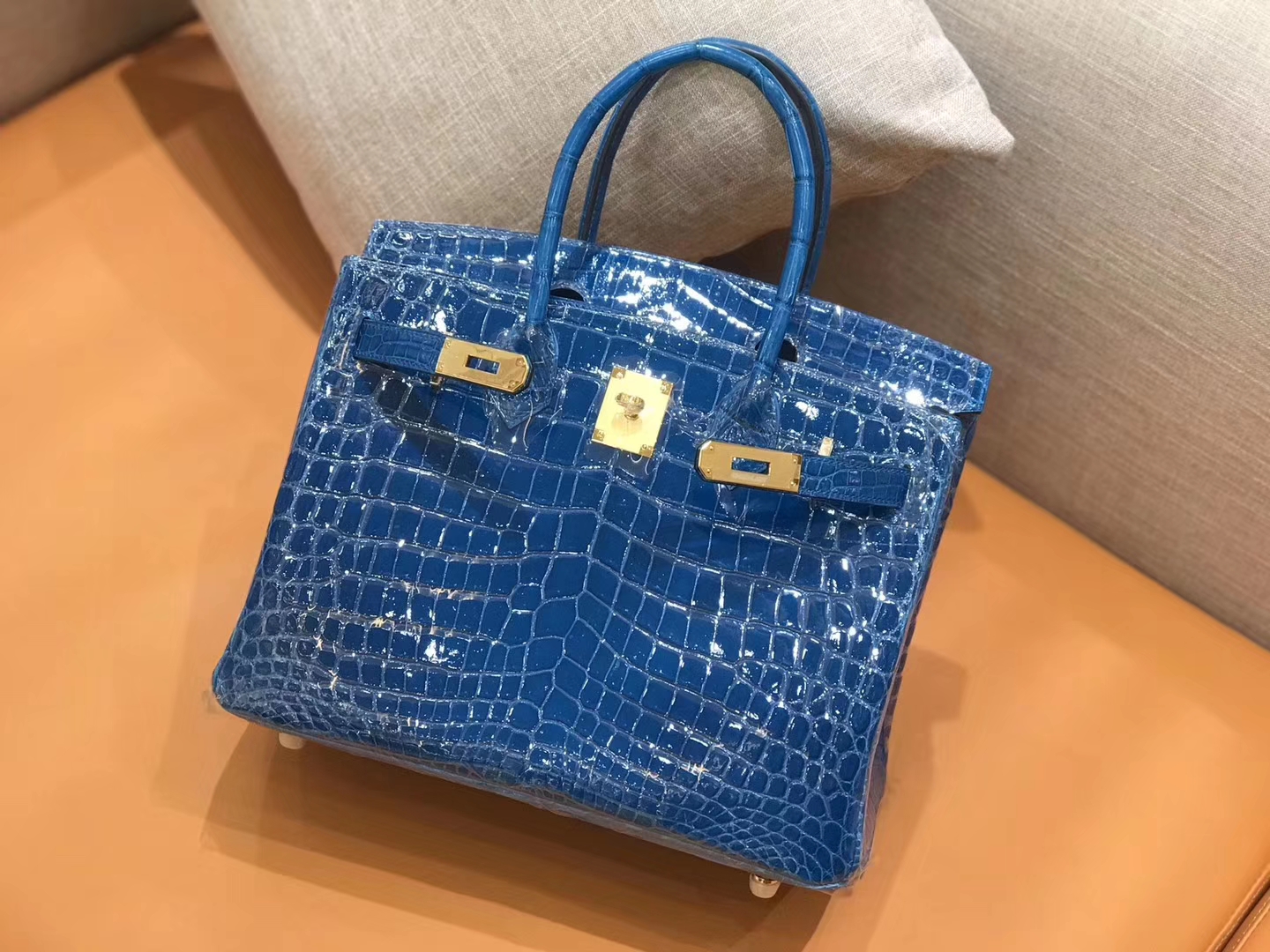 Hermès（爱马仕）新增现货 birkin 铂金包 电光蓝 一级鳄鱼皮 金扣 30cm