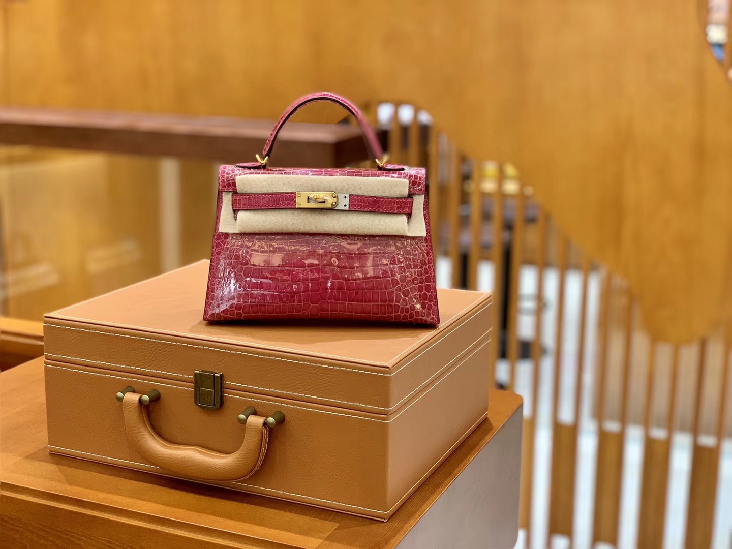Hermès（爱马仕）Mini Kelly 迷你凯莉 桃红 一级美洲鳄鱼皮 臻品级别 金扣 19cm