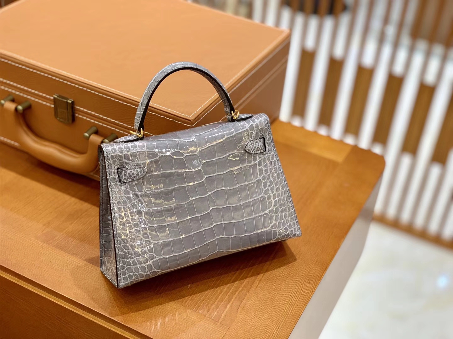 Hermès（爱马仕）Mini Kelly 迷你凯莉 巴黎灰 一级美洲鳄鱼皮 臻品级别 金扣 19cm