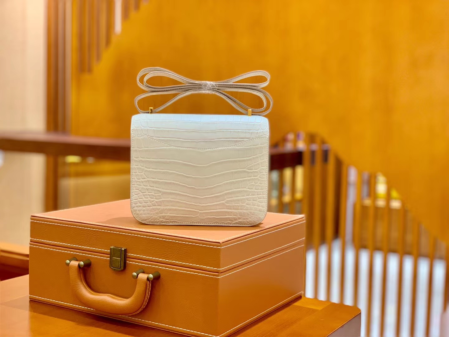 Hermès（爱马仕）Constance 空姐包 羊皮白 一级 尼罗鳄 顶端级别 臻品级别 金扣 18cm