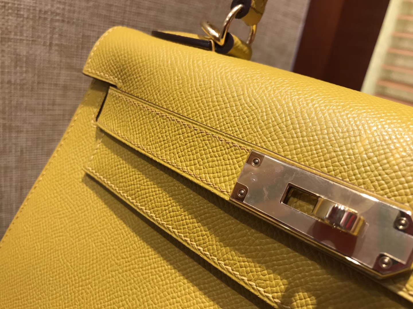 Hermès（爱马仕）Kelly 凯莉包 琥珀黄 德国进口 Epsom 掌纹牛皮 手缝蜡线 金扣 28cm