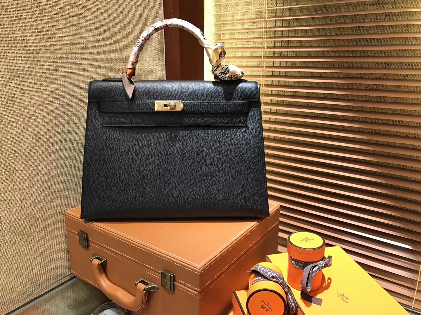 Hermès（爱马仕）Kelly 凯莉包 黑色 德国进口 Epsom掌纹牛皮 手缝蜡线 金扣 32cm