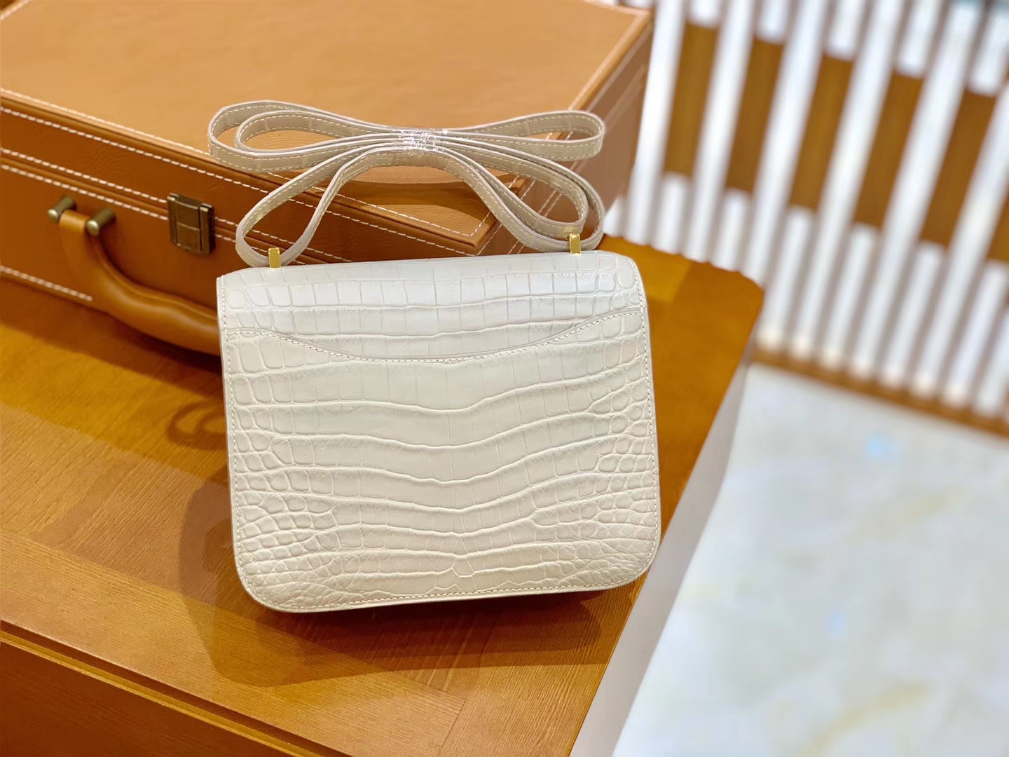 Hermès（爱马仕）Constance 空姐包 羊皮白 一级 尼罗鳄 顶端级别 臻品级别 金扣 18cm