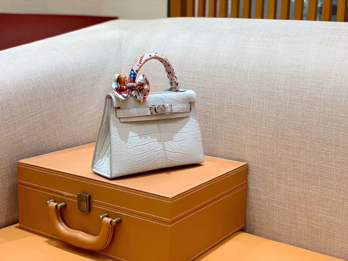 Hermès（爱马仕）Mini Kelly 迷你凯莉 奶昔白 一级美洲鳄鱼皮 全手工缝制 臻品级别 银扣 19cm 2代