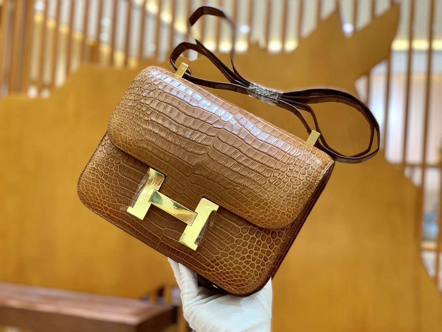 Hermès（爱马仕）Constance 空姐包 湾鳄 倒V 蜜糖棕 顶端级别 臻品级别 金扣 23cm