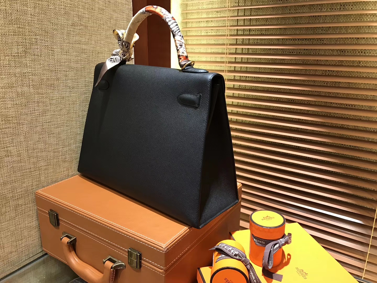 Hermès（爱马仕）Kelly 凯莉包 黑色 德国进口 Epsom掌纹牛皮 手缝蜡线 金扣 32cm