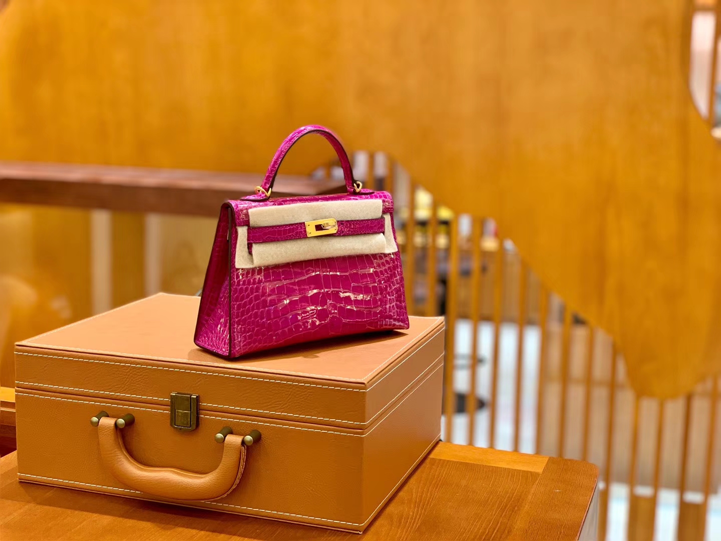 Hermès（爱马仕）Mini Kelly 迷你凯莉 天方夜谭紫 亮面鳄鱼 一级 顶端级别 美洲 臻品级别 金扣 19cm
