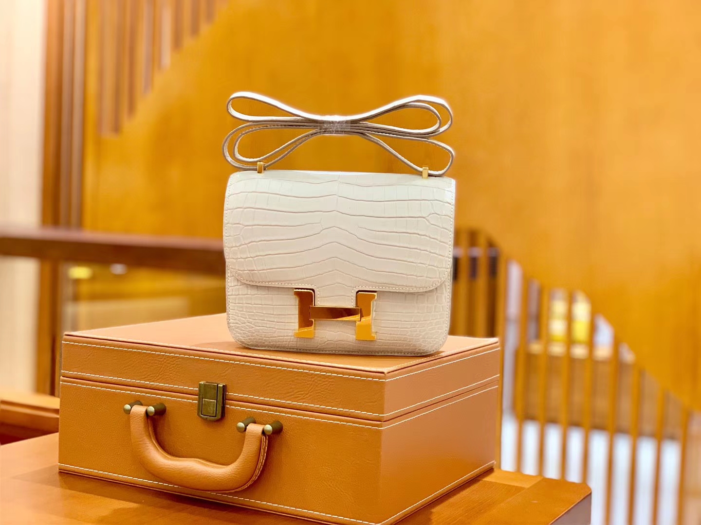 Hermès（爱马仕）Constance 空姐包 羊皮白 一级 尼罗鳄 顶端级别 臻品级别 金扣 18cm