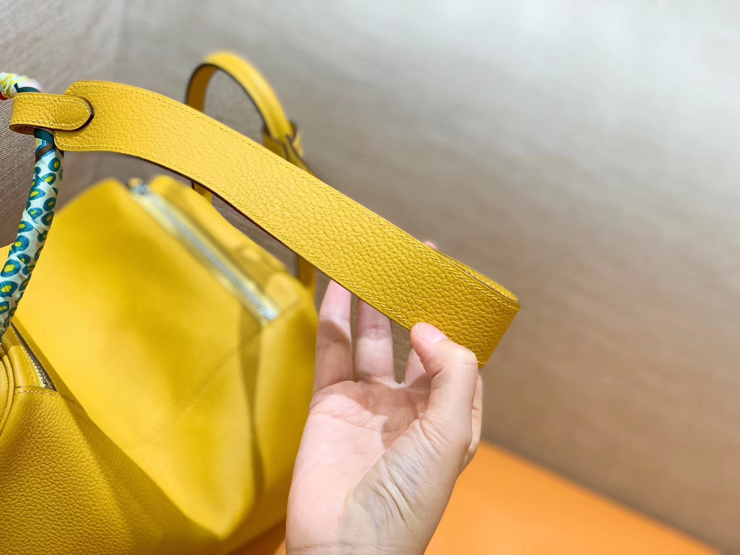 Hermès（爱马仕）Lindy 琳迪包 琥珀黄 Togo进口牛皮 全手工缝制 银扣 30cm 现货