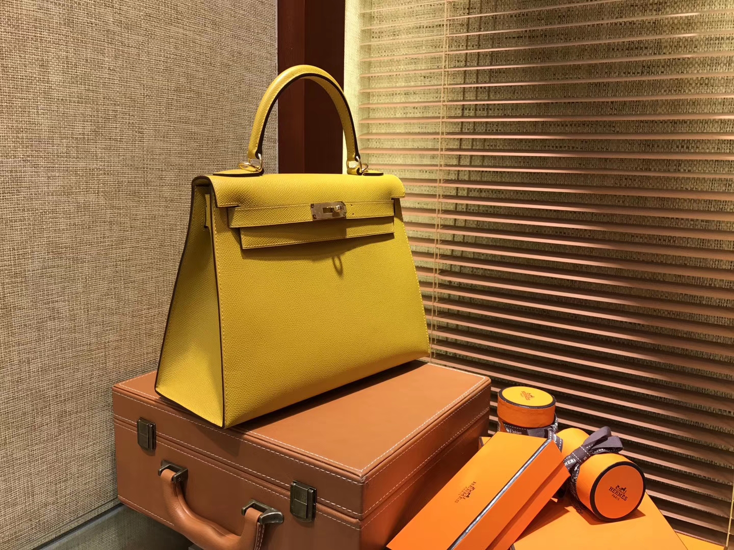 Hermès（爱马仕）Kelly 凯莉包 琥珀黄 德国进口 Epsom 掌纹牛皮 手缝蜡线 金扣 28cm