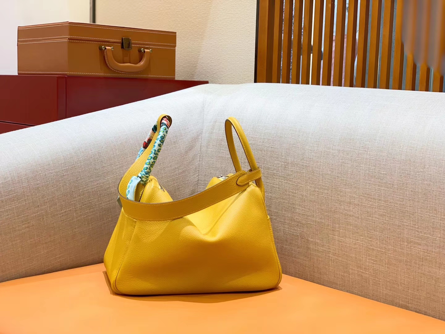 Hermès（爱马仕）Lindy 琳迪包 琥珀黄 Togo进口牛皮 全手工缝制 银扣 30cm 现货