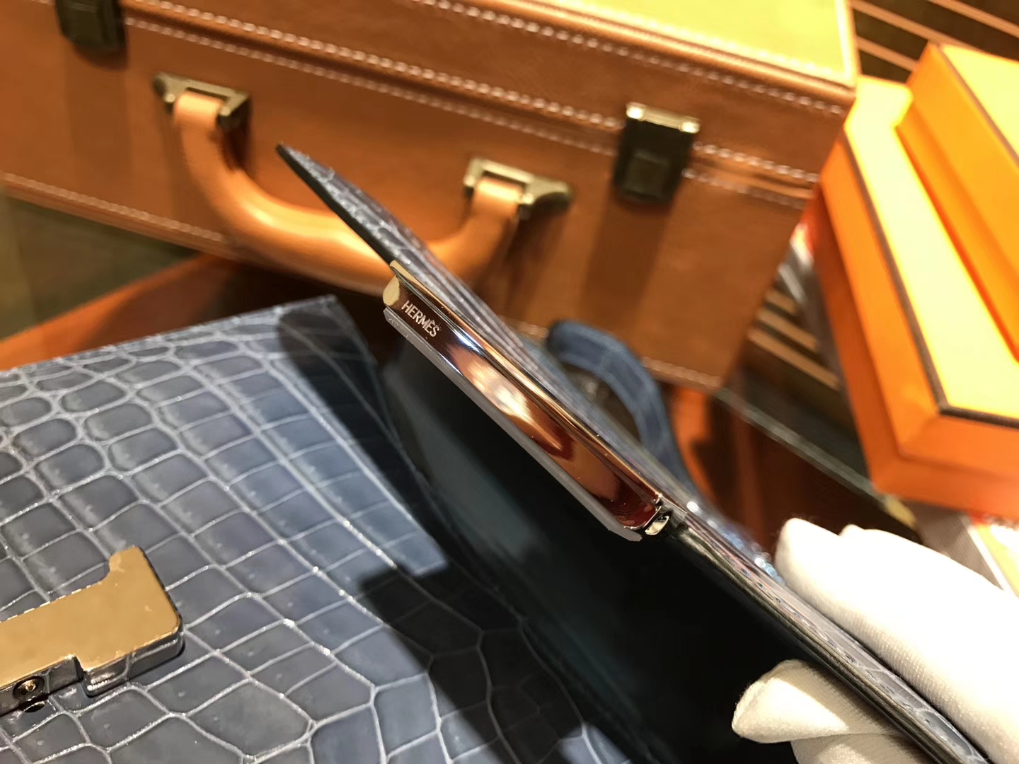 Hermès（爱马仕）Constance 空姐包 牛仔蓝 一级鳄鱼皮 尼罗鳄 原版蜜蜡线 银扣 23cm