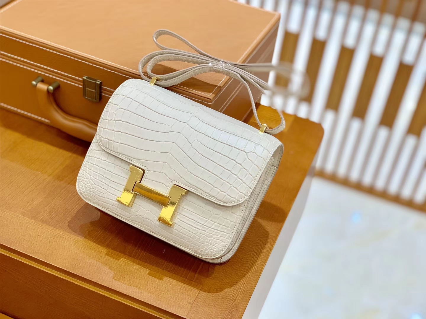 Hermès（爱马仕）Constance 空姐包 羊皮白 一级 尼罗鳄 顶端级别 臻品级别 金扣 18cm