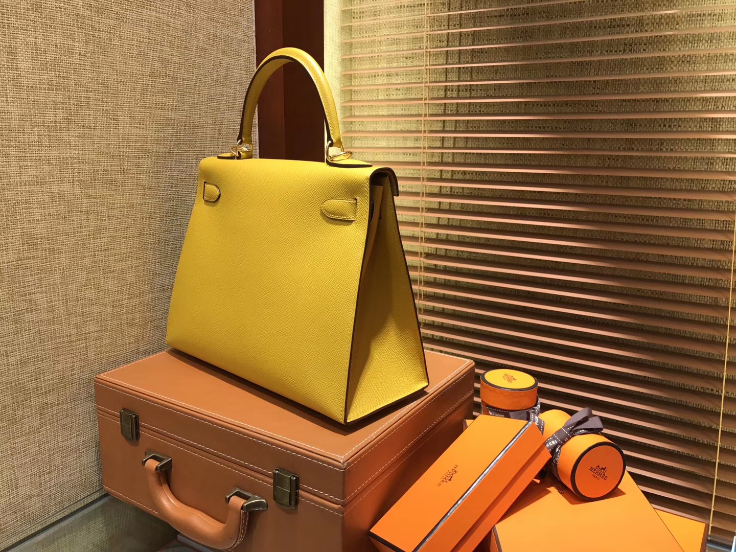 Hermès（爱马仕）Kelly 凯莉包 琥珀黄 德国进口 Epsom 掌纹牛皮 手缝蜡线 金扣 28cm