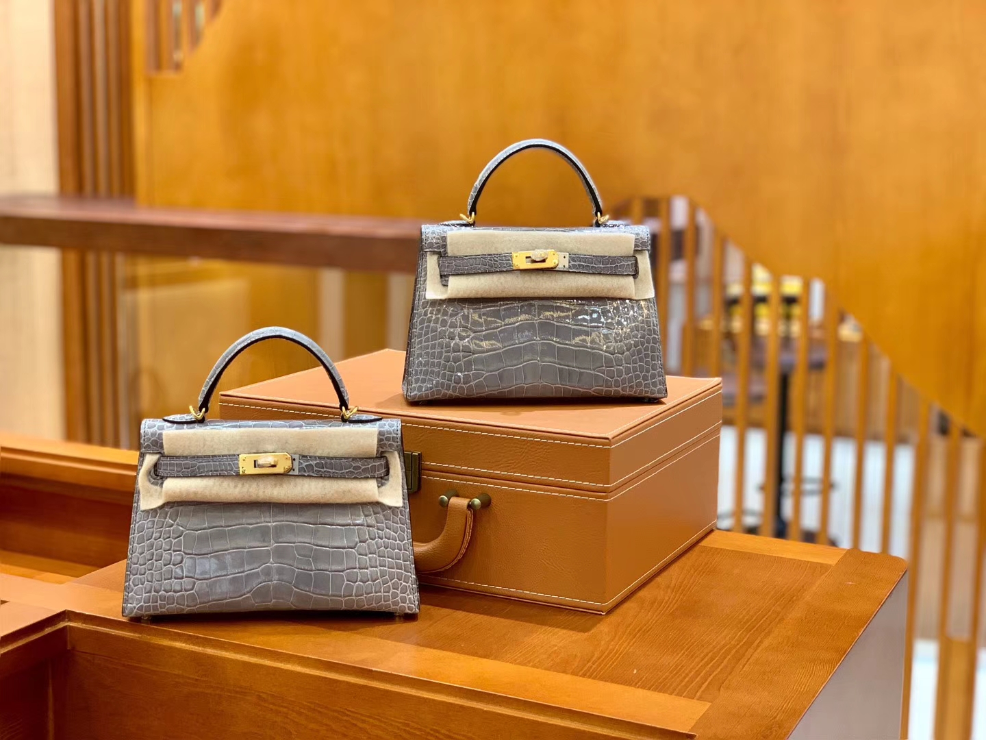 Hermès（爱马仕）Mini Kelly 迷你凯莉 巴黎灰 一级美洲鳄鱼皮 臻品级别 金扣 19cm