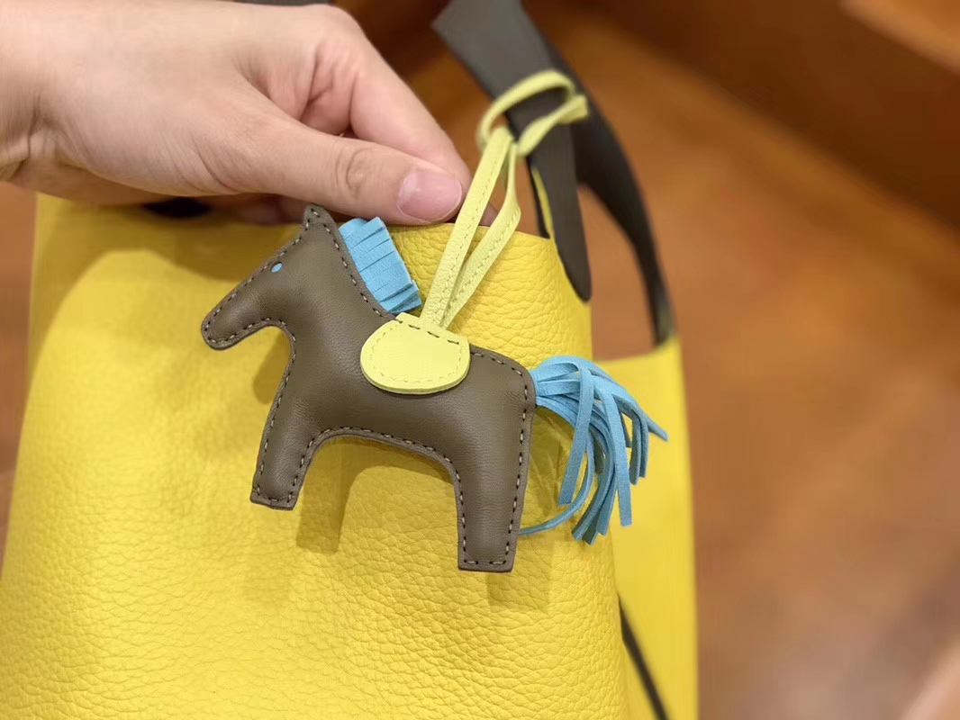 Hermès（爱马仕）Picotin 菜篮包 锡器灰拼那不勒斯黄 TC大牛皮 银扣 18cm