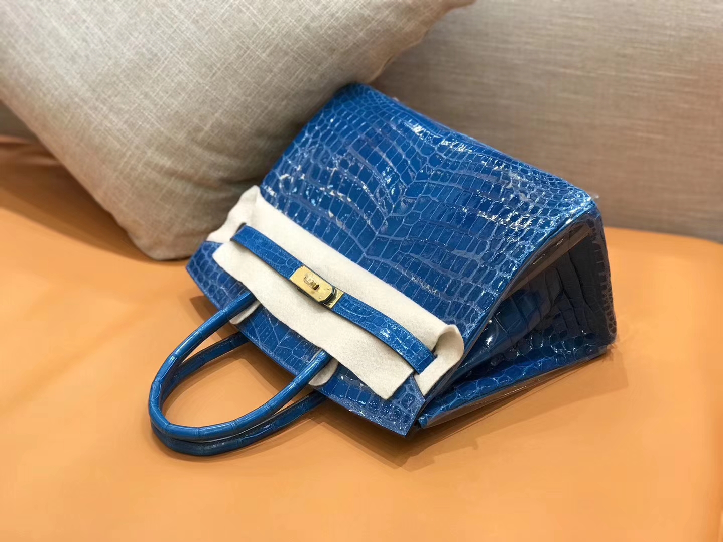 Hermès（爱马仕）新增现货 birkin 铂金包 电光蓝 一级鳄鱼皮 金扣 30cm