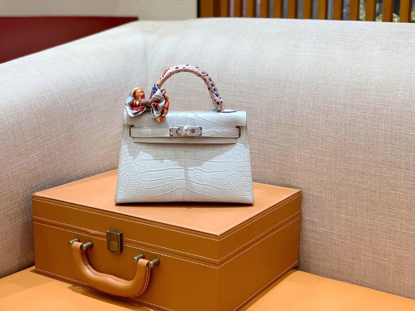 Hermès（爱马仕）Mini Kelly 迷你凯莉 奶昔白 一级美洲鳄鱼皮 全手工缝制 臻品级别 银扣 19cm 2代