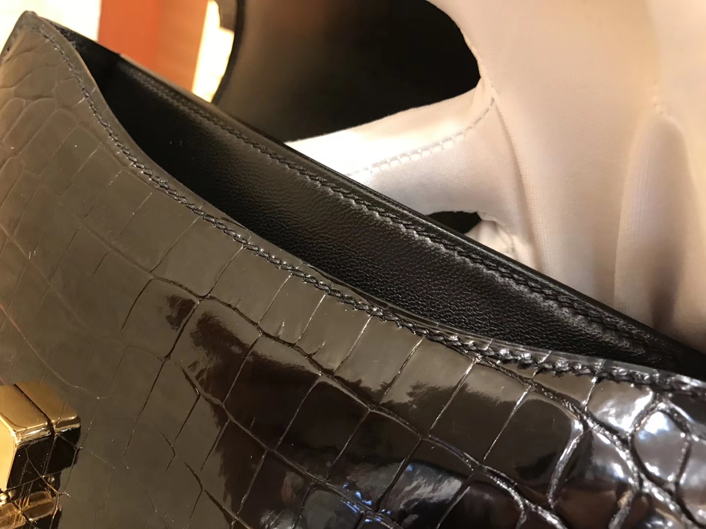Hermès（爱马仕）Constance 空姐包 黑色 一级鳄鱼皮 尼罗鳄 原版蜜蜡线 金扣 18cm