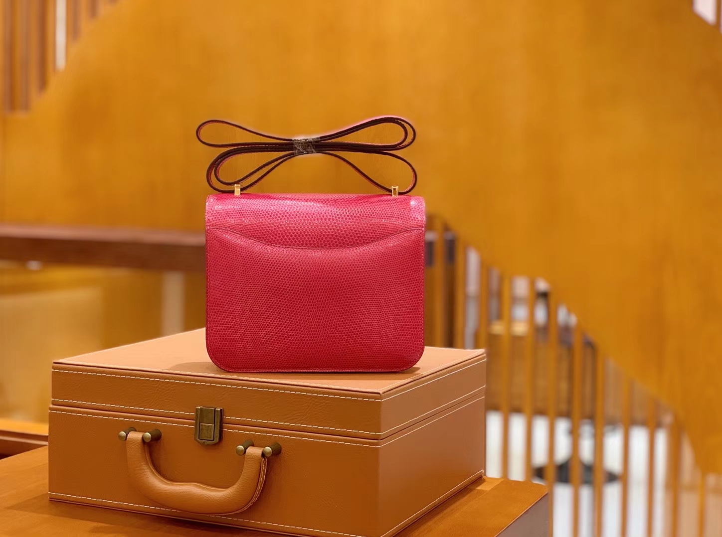 Hermès（爱马仕）Constance 空姐包 桃红色 极致粉 野生蜥蜴皮 全手工缝制 18cm 金扣 现货